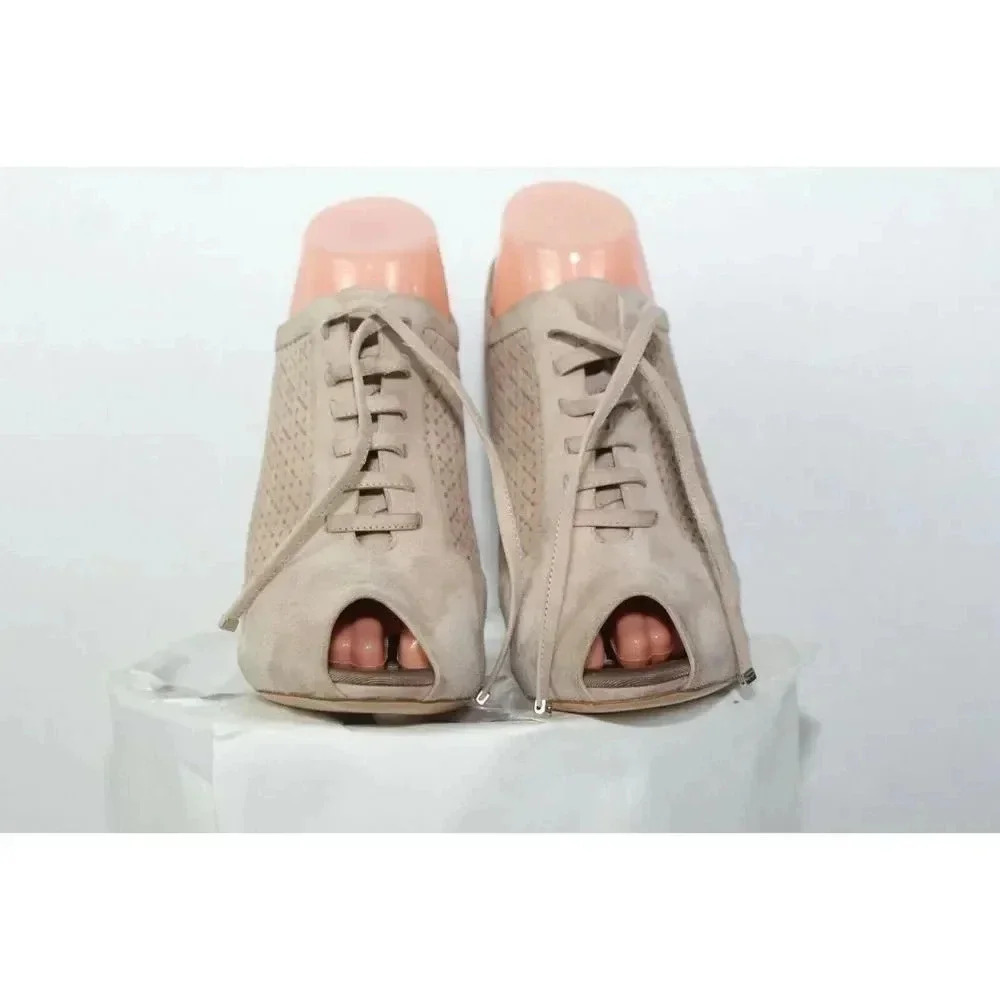 salvatore ferragamo ladies heels size 8.5B